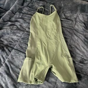 Formfitting, one piece